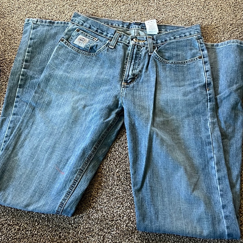 Cinch Mens Jeans . 30 X 36 . Slight paint stain in pics .
